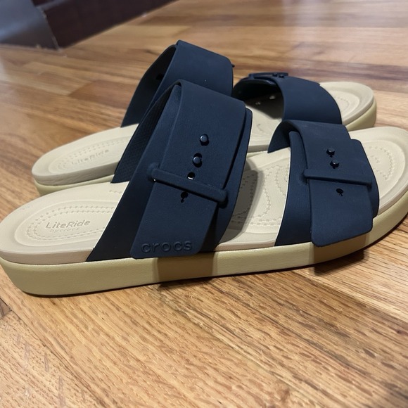 CROCS Shoes - Crocs Brooklyn‎ Buckle Low Wedge Black Sandals Women LiteRide Comfort Beige 10